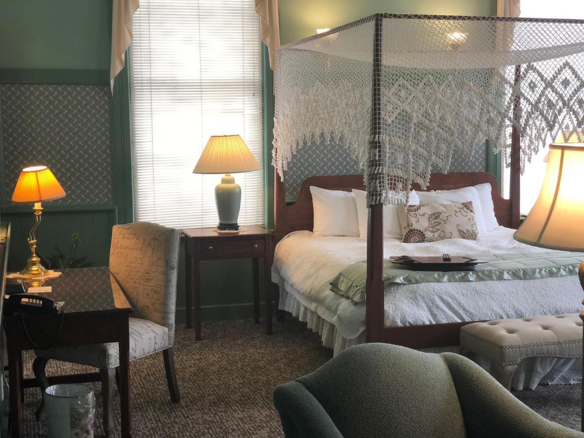 Chambery Inn Лий Екстериор снимка