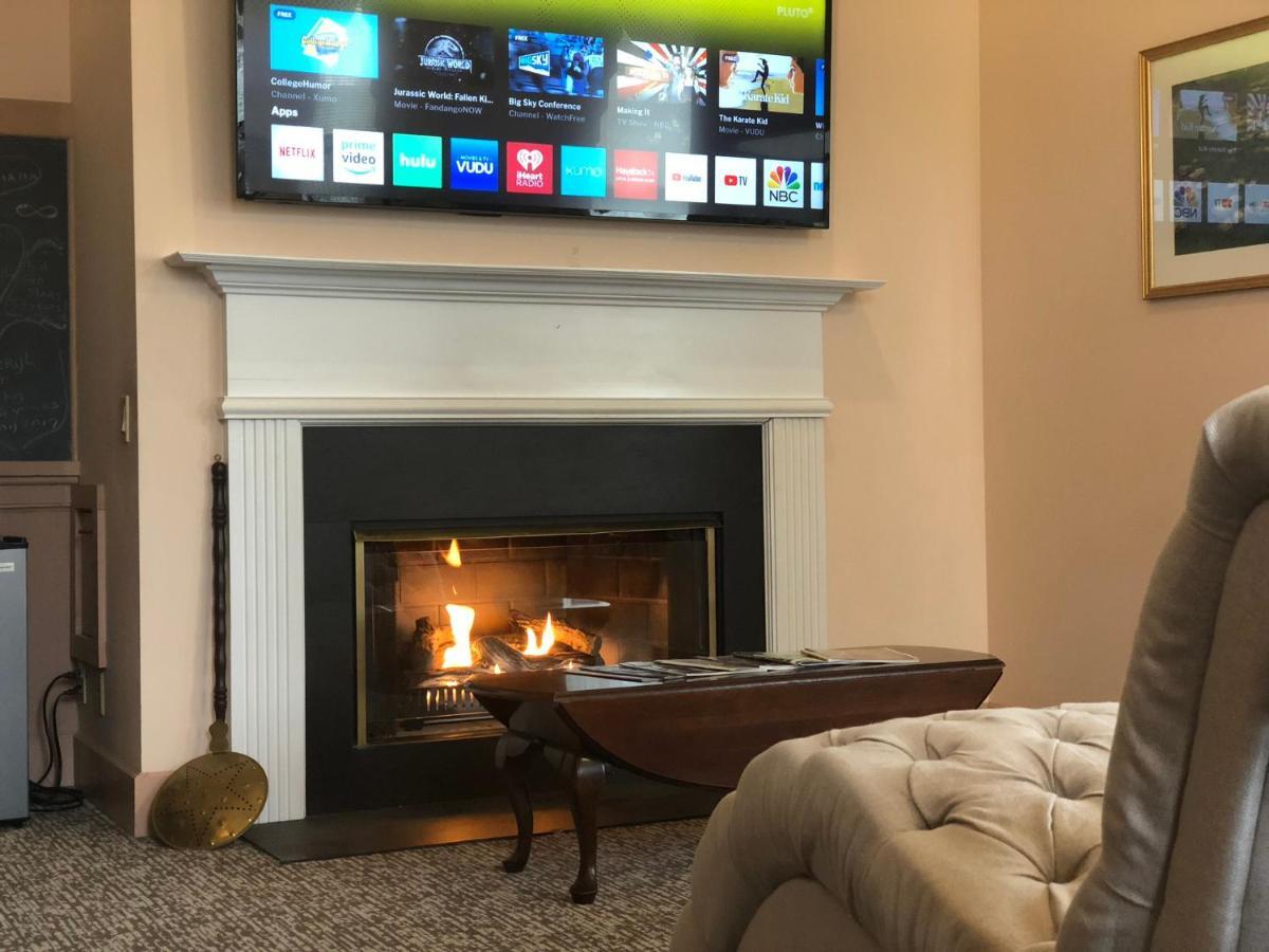 Chambery Inn Лий Екстериор снимка