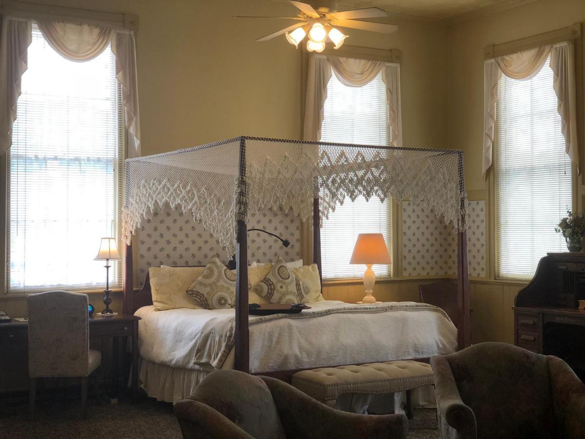Chambery Inn Лий Екстериор снимка