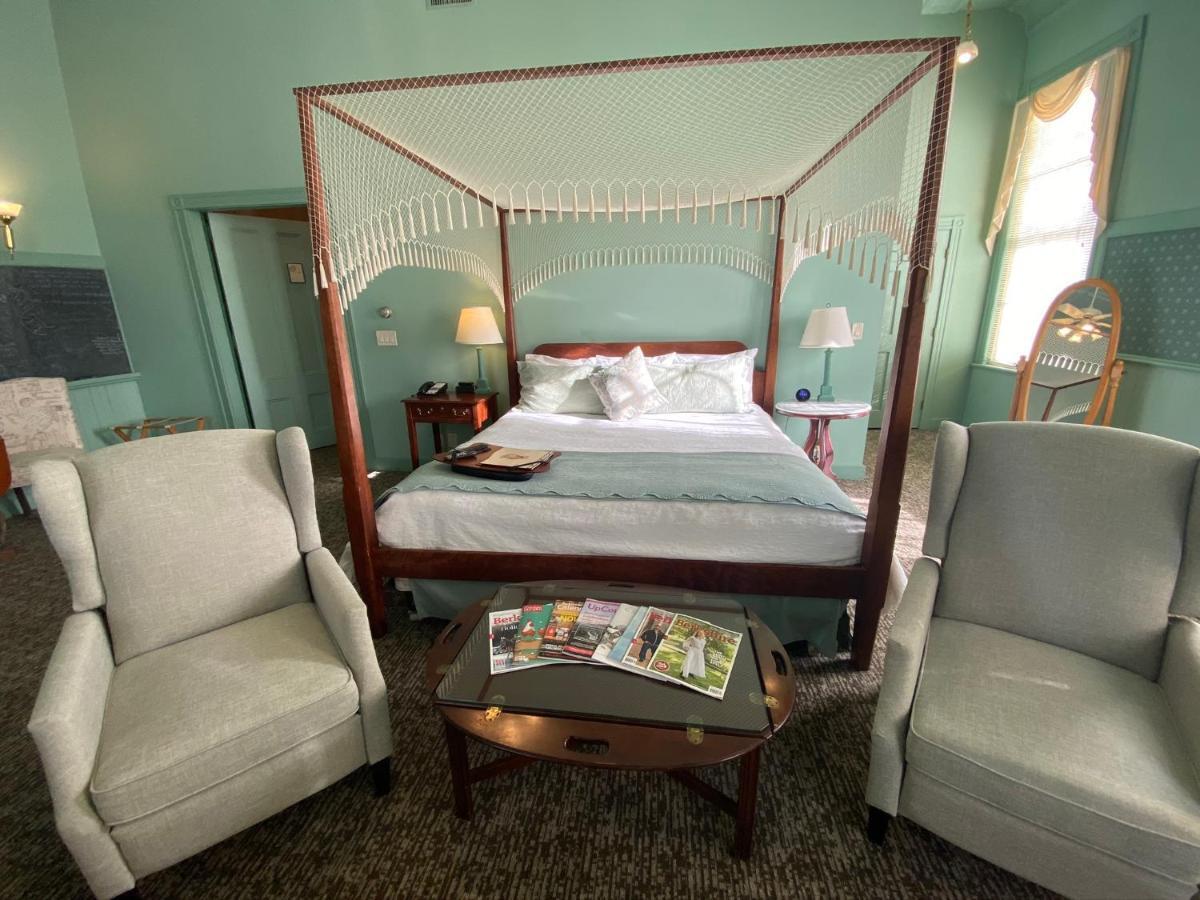 Chambery Inn Лий Екстериор снимка