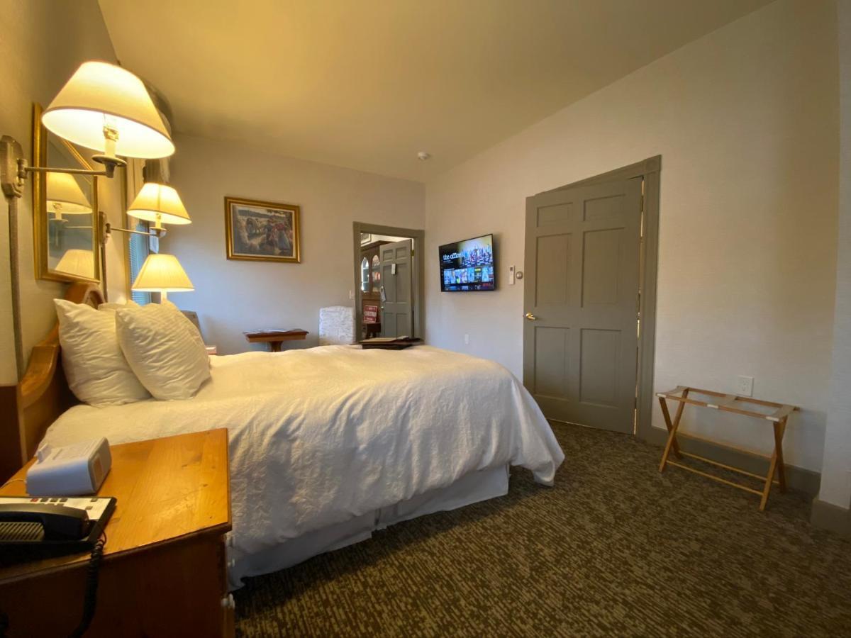 Chambery Inn Лий Екстериор снимка