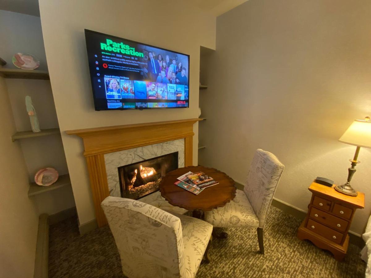 Chambery Inn Лий Екстериор снимка