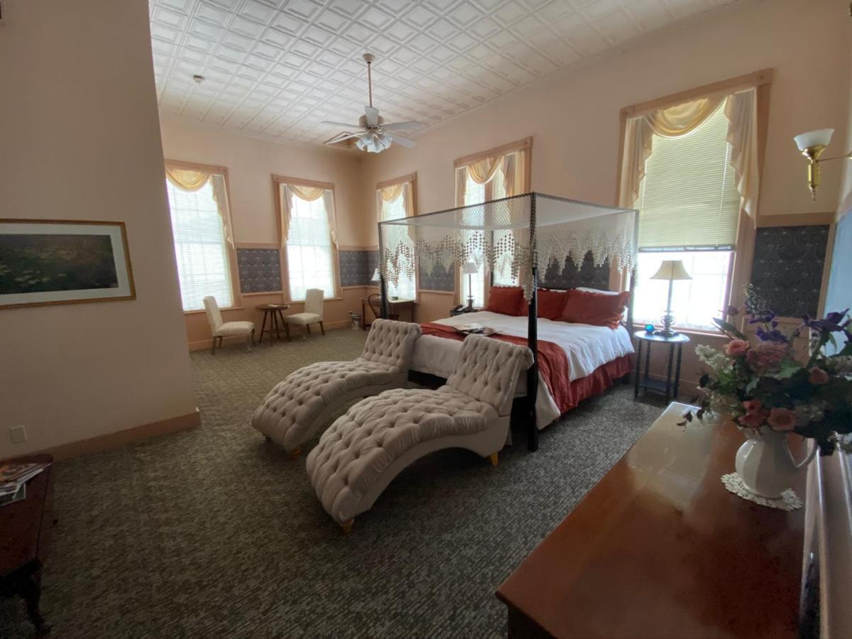 Chambery Inn Лий Екстериор снимка