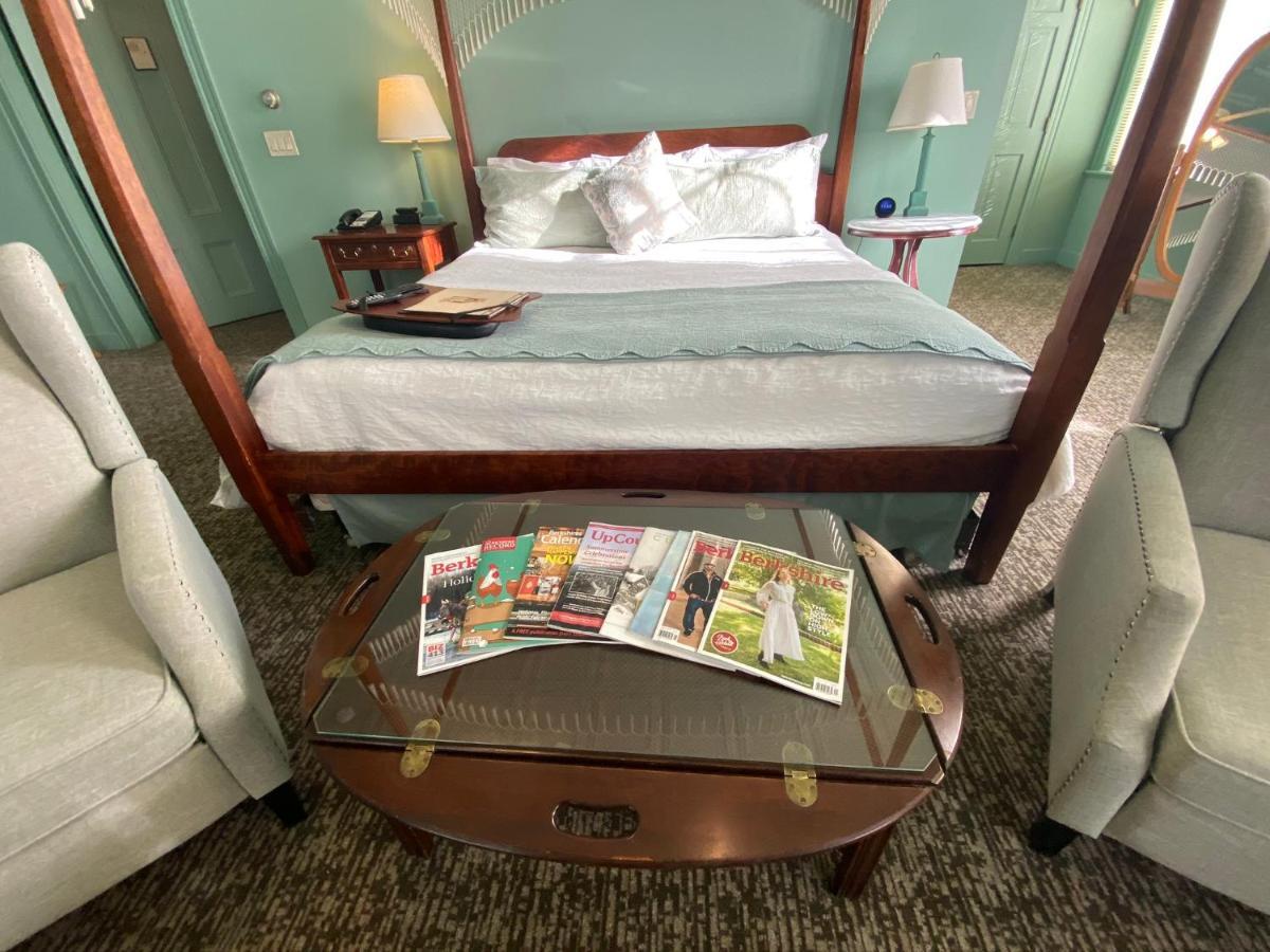 Chambery Inn Лий Екстериор снимка