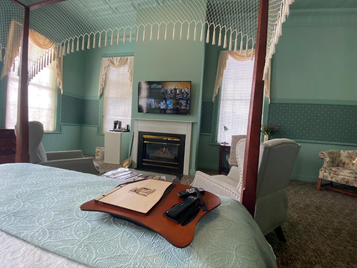 Chambery Inn Лий Екстериор снимка