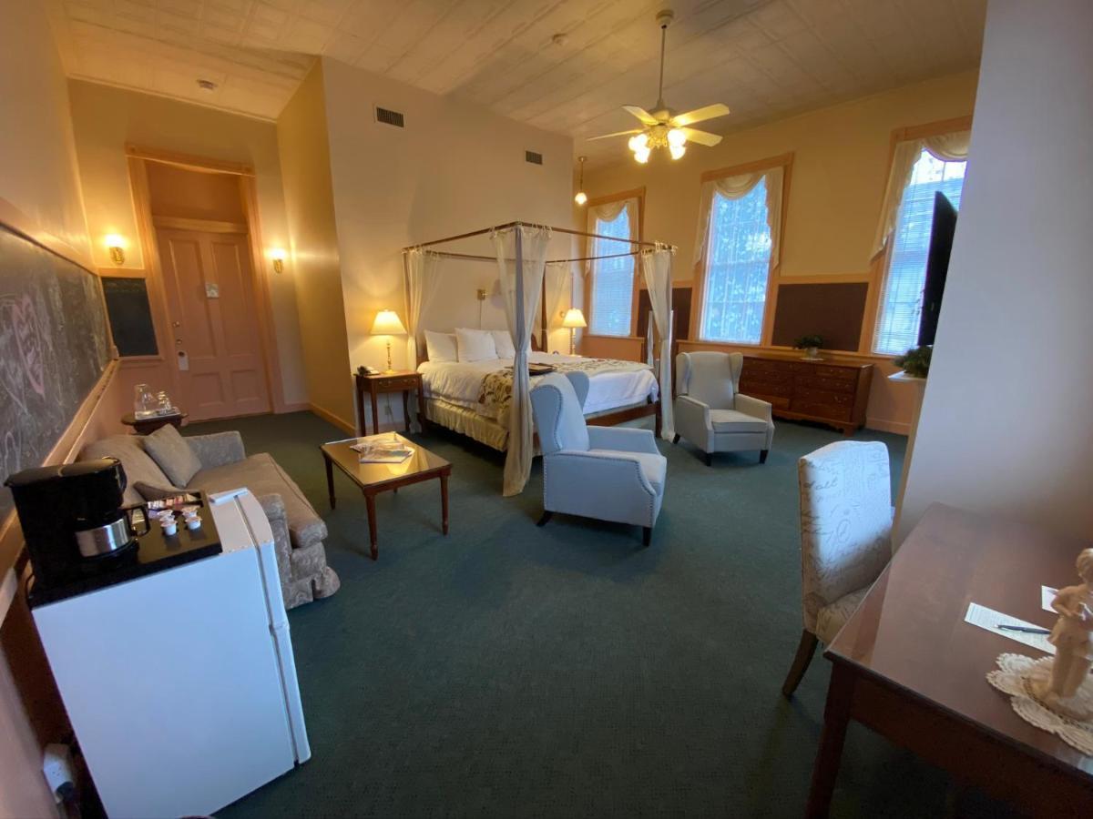Chambery Inn Лий Екстериор снимка