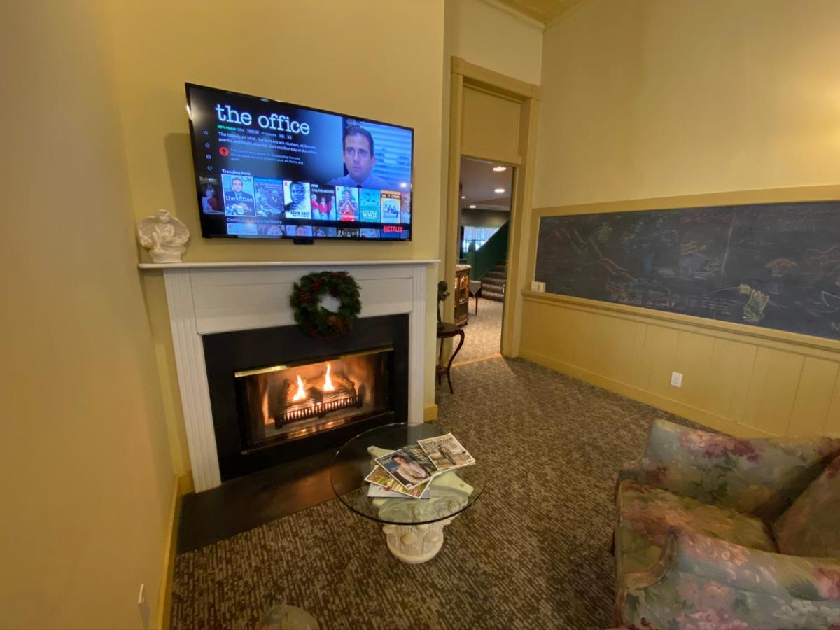 Chambery Inn Лий Екстериор снимка