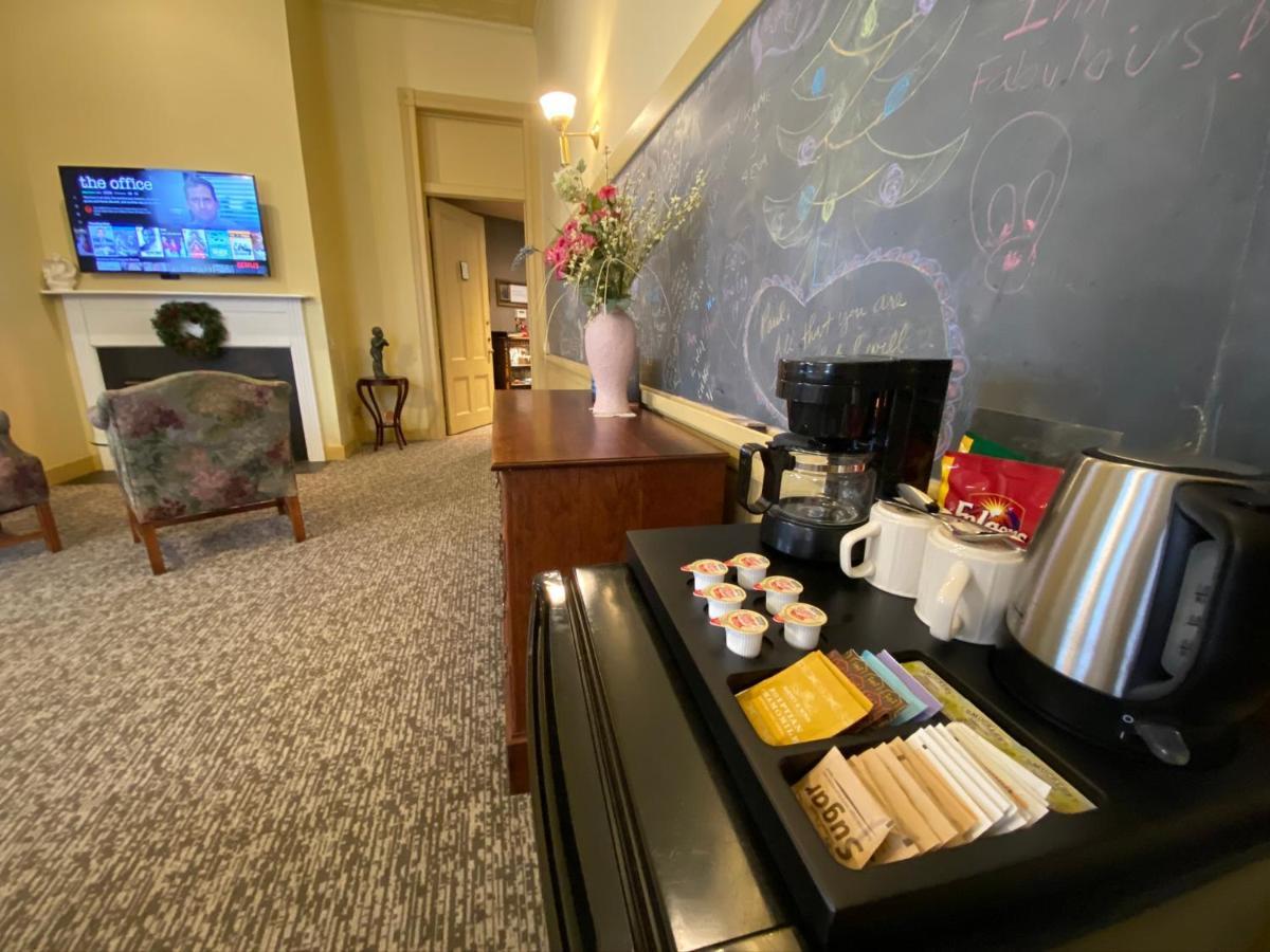 Chambery Inn Лий Екстериор снимка
